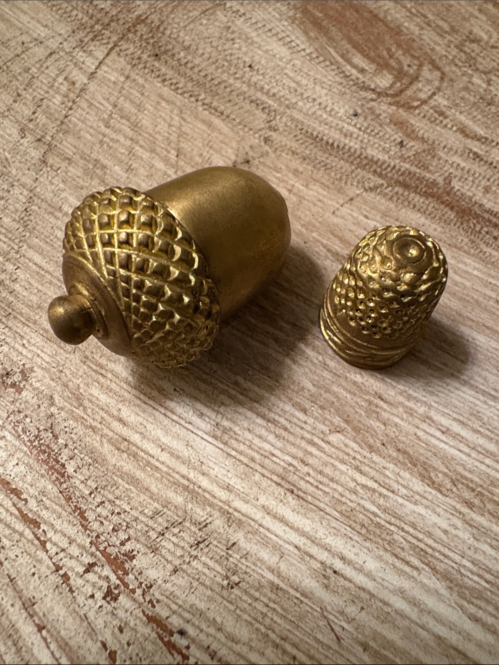 Vintage Brass Acorn Sewing Thimble Set - Gold Tone